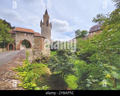 Porta Nord e Torre Adolf del Castello di Friedberg, uno dei più grandi complessi di castelli in Germania, Germania, Assia, Friedberg Foto Stock