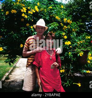 Touristen im Hof vom Abbazia di San Nicola Herrenhaus auf Barbados, um 1985. 90010000674 Foto Stock