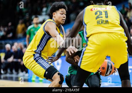 Berlino, Germania. 3 ottobre 2024. Elias Rapieque di ALBA Berlin visto in azione durante la partita del primo turno di stagione regolare 2024-2025 tra Alba Berlin e Panathinaikos Athens all'Uber Arena. Punteggio finale; Alba Berlin 77:87 Panathinaikos Atene. Credito: SOPA Images Limited/Alamy Live News Foto Stock