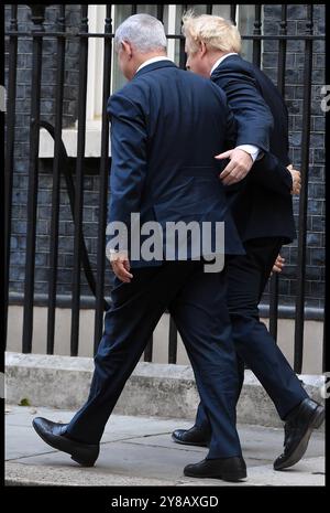 Londra, Regno Unito. 17 agosto 2019. Immagine © concessa in licenza a Parsons Media. 05/09/2019. Londra, Regno Unito. Boris Johnson incontra Benjamin Netanyahu. Downing Street. Il primo ministro britannico Boris Johnson accoglie il suo omologo israeliano Benjamin Netanyahu al numero 10 di Downing Street per colloqui bilaterali. Foto di Pete Maclaine/Parsons Media Credit: andrew parsons/Alamy Live News Foto Stock