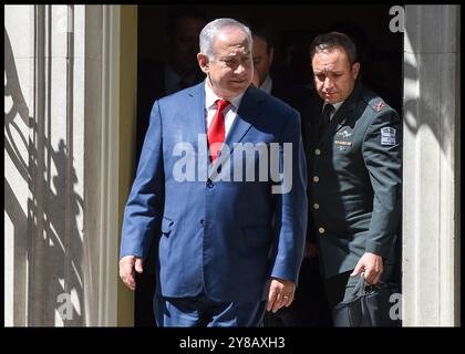 Londra, Regno Unito. 6 giugno 2018. Immagine © concessa in licenza a Parsons Media. 06/06/2018. Londra, Regno Unito. Theresa May incontra Benjamin Netanyahu. Il primo ministro britannico Theresa May dà il benvenuto al suo omologo israeliano Benjamin Netanyahu al numero 10 di Downing Street per colloqui bilaterali. Foto di Pete Maclaine/i-Mages Credit: andrew parsons/Alamy Live News Foto Stock