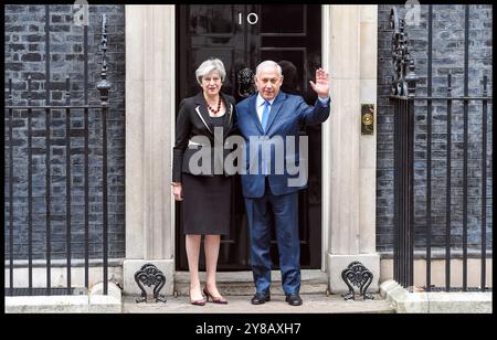 Londra, Regno Unito. 2 novembre 2017. Immagine © concessa in licenza a Parsons Media. 11/02/2017. Londra, Regno Unito. Theresa May incontra Benjamin Netanyahu. Il primo ministro Theresa May incontra Benjamin Netanyahu per un colloquio al numero 10 di Downing Street. Foto di Pete Maclaine/Parsons Media Credit: andrew parsons/Alamy Live News Foto Stock