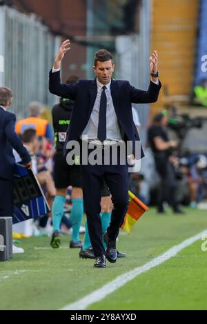 Juventus&#x2019; gesti dell'allenatore Thiago Motta durante la partita di calcio di serie A tra Genova e Juventus allo Stadio Luigi Ferraris di Genova, Italia - domenica 28 settembre 2024. Sport - calcio . (Foto di Tano Pecoraro/Lapresse) Foto Stock