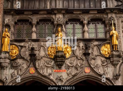 Belgio, Fiandre, Bruges, de Burg, Basilica del Santo sangue, Basiliek van het Heilig Bloed, facciata Foto Stock