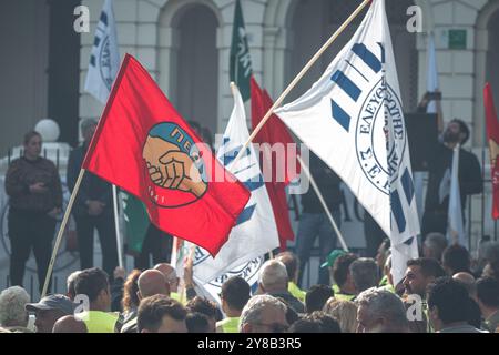 Limassol, Cipro - 26 gennaio 2023: Sciopero di tre ore su tutto il territorio nazionale organizzato dai sindacati per il ripristino completo dell'indennità per il costo della vita. Foto Stock