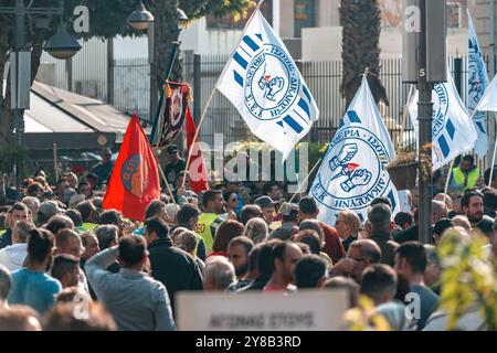 Limassol, Cipro - 26 gennaio 2023: Sciopero di tre ore su tutto il territorio nazionale organizzato dai sindacati per il ripristino completo dell'indennità per il costo della vita. Foto Stock