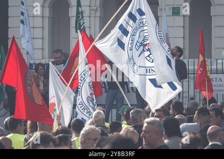 Limassol, Cipro - 26 gennaio 2023: Sciopero di tre ore su tutto il territorio nazionale organizzato dai sindacati per il ripristino completo dell'indennità per il costo della vita. Foto Stock