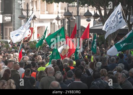 Limassol, Cipro - 26 gennaio 2023: Sciopero di tre ore su tutto il territorio nazionale organizzato dai sindacati per il ripristino completo dell'indennità per il costo della vita. Foto Stock