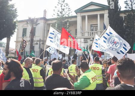 Limassol, Cipro - 26 gennaio 2023: Sciopero di tre ore su tutto il territorio nazionale organizzato dai sindacati per il ripristino completo dell'indennità per il costo della vita. Foto Stock