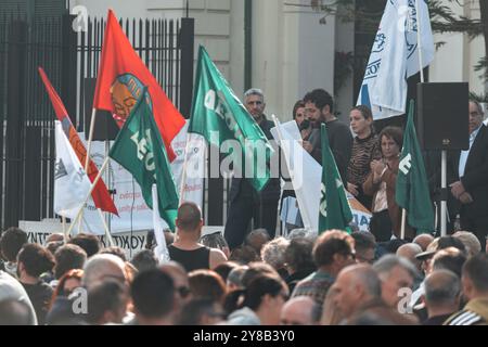 Limassol, Cipro - 26 gennaio 2023: Sciopero di tre ore su tutto il territorio nazionale organizzato dai sindacati per il ripristino completo dell'indennità per il costo della vita. Foto Stock