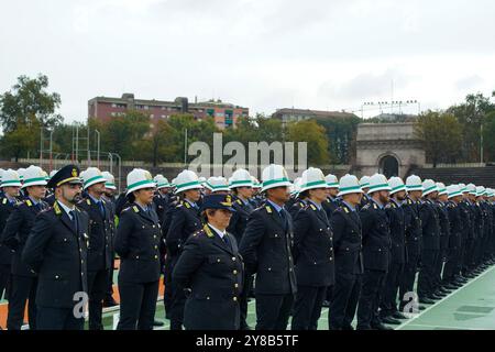 Milano, Italia. 4 ottobre 2024. Cerimonia di giuramento dei cadetti della polizia locale - Cronaca - Milano, Italia - Venerd&#xec;, 04 ottobre 2024 (foto Marco Cremonesi/LaPresse) cerimonia di giuramento dei cadetti della polizia locale - News - Milano, Italia - venerdì 04 ottobre 2024 (foto Marco Cremonesi/LaPresse) crediti: LaPresse/Alamy Live News Foto Stock