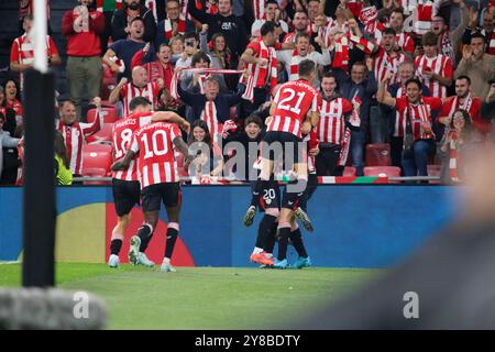 Bilbao, Euskadi, Spagna. 3 ottobre 2024. Bilbao, Spagna, 3 ottobre 2024: I giocatori del Club atletico celebrano il secondo gol durante la partita del secondo turno della fase a gironi 2024""25 UEFA Europa League tra Athletic Club e AZ Alkmaar il 3 ottobre 2024 allo Stadio San Mamés di Bilbao, Spagna. (Credit Image: © Alberto Brevers/Pacific Press via ZUMA Press Wire) SOLO PER USO EDITORIALE! Non per USO commerciale! Foto Stock