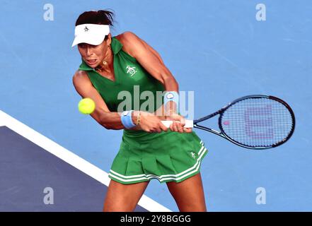 Hong Kong, Cina. 4 ottobre 2024. L'Australia Ajla Tomljanovic torna a giocare nei quarti di finale femminile contro gli Stati Uniti McCartney Kessler al torneo WTA Hong Kong 125 Open di tennis a Hong Kong, nel sud della Cina, 4 ottobre 2024. Crediti: Lo Ping fai/Xinhua/Alamy Live News Foto Stock