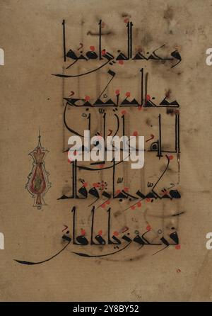 Versetti coranici, XI-XII secolo, calligrafia, arabo, calligrafia, persiano, manoscritti, arabo, Washington (D.C.), Bahrein, Iraq, Iran, calligrafia araba, Kufi orientali, manoscritti islamici miniati, calligrafia islamica, manoscritti islamici, versetti coranici in scrittura Kufi orientale, Iraq o Iran, X-XIII secolo., dimensioni della superficie scritta: verso: 8 (L) x 15,5 (h) cm. dimensioni della superficie scritta: verso: 8 (L) x 15,5 (h) cm., il faraone disse: 'o Haman, costruitemi un palazzo alto in modo che io possa trovare i modi e i mezzi per raggiungere i cieli e il G Foto Stock