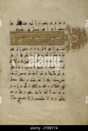 Versi coranici, X secolo, calligrafia, arabo, manoscritti, arabo, Washington (D.C.), Iraq, Siria, alfabeto arabo calligrafico, manoscritti islamici miniati, calligrafia islamica, manoscritti islamici, Kufi, versi coranici, 62-64 versetti coranici del XXV capitolo del Corano intitolato al-Nur (la luce), scritto in scrittura Kufi (nuovo stile i) del X secolo. Benedetto colui che ha inviato il criterio al suo servo, / affinché possa essere un avvertimento per tutte le creature. (25:1), dimensioni della scrittura superficie: Recto: 6,3 (L) x 9,2 (a) cm. Dimensioni della scrittura superficie: Verso: 6,5 (L) x 9,3 (h Foto Stock