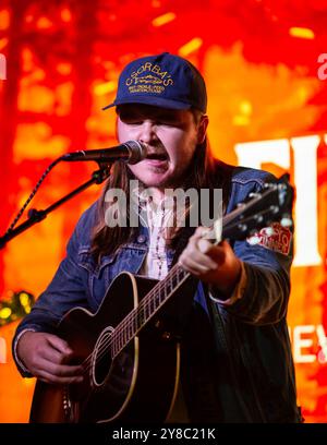 Nashville, Stati Uniti. 3 ottobre 2024. Ben Chapman si esibisce durante un importante evento condotto dalla CBS per la sua serie TV Fire Country, stagione 3 al NashHouse Southern Spoon and Saloon il 3 ottobre 2024 a Nashville, Tennessee. (Foto di Kindell Buchanan/Sipa USA) credito: SIPA USA/Alamy Live News Foto Stock