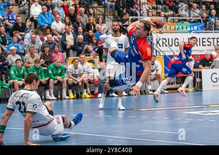 HBW Balingen-Weilstetten vs. HSG Wetzlar, Handball, DHB-Pokal, 2. Runde, 02.10.2024, Wurf von Tobias Heinzelmann (HBW Balingen,#28) foto: Eibner-Pressefoto/Stefan Rosenfeld Foto Stock