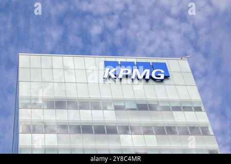 Primo piano, firma KPMG sull'edificio. Vaughan, Ontario, Canada. Foto Stock