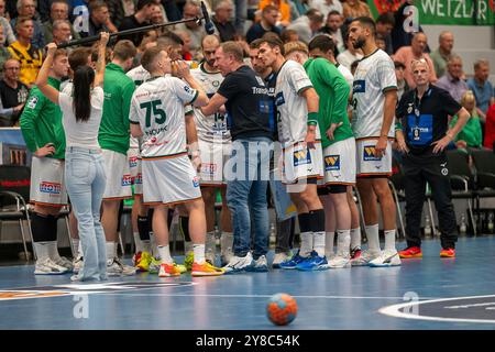 Balingen, Germania. 2 ottobre 2024. Die HSG Wetzlar in der Auszeit, HBW Balingen-Weilstetten vs. HSG Wetzlar, Handball, DHB-Pokal, 2. Runde, 02.10.2024, foto: Eibner-Pressefoto/Eibner-Pressefoto/Stefan Rosenfeld credito: dpa/Alamy Live News Foto Stock