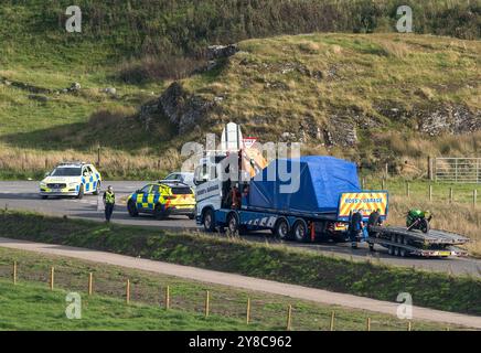 4 ottobre 2024. B851 Road vicino Daviot, Inverness, Scozia. Questa e' la scena dell'auto che e' andata fuori strada e che e' scoppiata in fiamme uccidendo una persona all'interno del veicolo. La polizia ha rilasciato questo PR - Un portavoce della polizia scozzese ha detto: "Stiamo indagando sulla morte del conducente di un veicolo che ha lasciato la carreggiata della B851 vicino a Inverness poco dopo le 11,20 di mercoledì 2 ottobre 2024. Le richieste di informazioni rimangono in corso. Le circostanze sono state deferite al Commissario per le indagini e il riesame della polizia." - Ci sono anche informazioni sui testimoni che hanno coinvolto gli agenti della polizia armata. Foto Stock