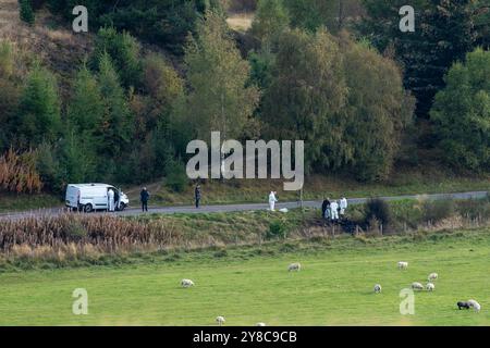 4 ottobre 2024. B851 Road vicino Daviot, Inverness, Scozia. Questa e' la scena dell'auto che e' andata fuori strada e che e' scoppiata in fiamme uccidendo una persona all'interno del veicolo. La polizia ha rilasciato questo PR - Un portavoce della polizia scozzese ha detto: "Stiamo indagando sulla morte del conducente di un veicolo che ha lasciato la carreggiata della B851 vicino a Inverness poco dopo le 11,20 di mercoledì 2 ottobre 2024. Le richieste di informazioni rimangono in corso. Le circostanze sono state deferite al Commissario per le indagini e il riesame della polizia." - Ci sono anche informazioni sui testimoni che hanno coinvolto gli agenti della polizia armata. Foto Stock