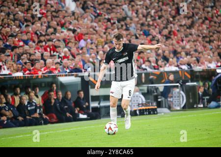 Bilbao, Spagna, 3 ottobre 2024: Il giocatore di AZ Alkmaar Peer Koopmeiners (6) con il pallone durante la partita della seconda fase UEFA Europa League 2024-25 tra Athletic Club e AZ Alkmaar il 3 ottobre 2024 allo stadio San Mamés di Bilbao, Spagna. (Foto di Alberto Brevers/Pacific Press/Sipa USA) Foto Stock