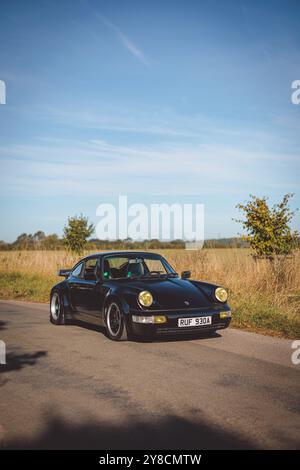 1987 Porsche 911 930 RUF 3,4 BTR fotografato nella campagna autunnale Foto Stock