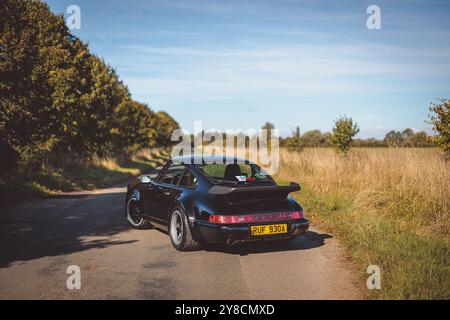 1987 Porsche 911 930 RUF 3,4 BTR fotografato nella campagna autunnale Foto Stock