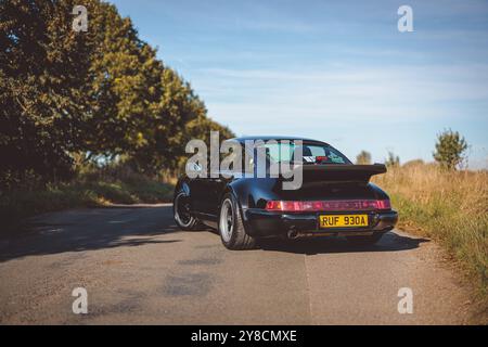 1987 Porsche 911 930 RUF 3,4 BTR fotografato nella campagna autunnale Foto Stock