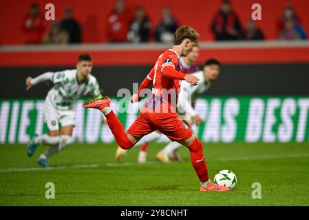 Heidenheim, Germania. 3 ottobre 2024. TOR zum 2:1 Paul Wanner 1. FC Heidenheim 1846 FCH (10) Torschuss Aktion Torchance Elfmeter, Strafstoss 1. FC Heidenheim 1846 FCH vs Olimpija Ljubljana 03.10.2024 UEFA Conference League DFL VIETANO QUALSIASI USO DI FOTOGRAFIE COME SEQUENZE DI IMMAGINI E/O QUASI-VIDEO/dpa/Alamy Live News Foto Stock