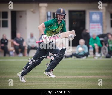 Trudy Johnson del Sessay Cricket Club che gioca al Walton Park è stata selezionata per la squadra inglese U19 nella Coppa del mondo T20. Contrassegno P Doherty/Caughtlight Foto Stock