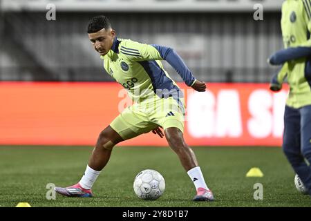 HELMOND, 04-10-2024, GS Staalwerken Stadium, Dutch Keukenkampioen divisie, stagione 2024-2025. Helmond Sport - Jong Ajax. Riscaldare Jong Ajax Foto Stock