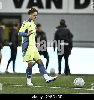 HELMOND, 04-10-2024, GS Staalwerken Stadium, Dutch Keukenkampioen divisie, stagione 2024-2025. Helmond Sport - Jong Ajax. Riscaldare Jong Ajax Foto Stock