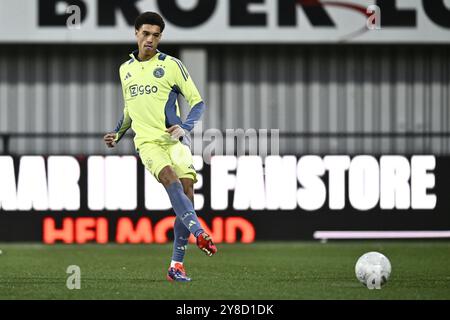 HELMOND, 04-10-2024, GS Staalwerken Stadium, Dutch Keukenkampioen divisie, stagione 2024-2025. Helmond Sport - Jong Ajax. Riscaldare Jong Ajax Foto Stock