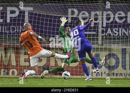 Maasmechelen, Belgio. 4 ottobre 2024. Simon Bammens di Patro Eisden segna 1-0 punti durante una partita di calcio tra Patro Eisden e KMSK Deinze, venerdì 4 ottobre 2024 a Maasmechelen, nella settima giornata della seconda divisione del campionato belga 'Challenger Pro League' 2024-2025. BELGA FOTO JOHAN EYCKENS credito: Belga News Agency/Alamy Live News Foto Stock