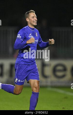 Maasmechelen, Belgio. 4 ottobre 2024. Simon Bammens di Patro Eisden festeggia dopo aver segnato durante una partita di calcio tra Patro Eisden e KMSK Deinze, venerdì 4 ottobre 2024 a Maasmechelen, nella settima giornata della seconda divisione del campionato belga "Challenger Pro League" 2024-2025. BELGA FOTO JOHAN EYCKENS credito: Belga News Agency/Alamy Live News Foto Stock