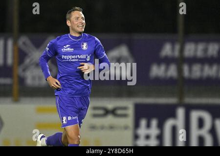 Maasmechelen, Belgio. 4 ottobre 2024. Simon Bammens di Patro Eisden festeggia dopo aver segnato durante una partita di calcio tra Patro Eisden e KMSK Deinze, venerdì 4 ottobre 2024 a Maasmechelen, nella settima giornata della seconda divisione del campionato belga "Challenger Pro League" 2024-2025. BELGA FOTO JOHAN EYCKENS credito: Belga News Agency/Alamy Live News Foto Stock