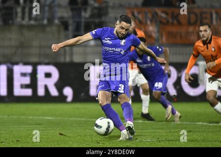 Maasmechelen, Belgio. 4 ottobre 2024. Kevin Kis di Patro Eisden segna un gol durante una partita di calcio tra Patro Eisden e KMSK Deinze, venerdì 4 ottobre 2024 a Maasmechelen, nella settima giornata della seconda divisione del campionato belga 'Challenger Pro League' 2024-2025. BELGA FOTO JOHAN EYCKENS credito: Belga News Agency/Alamy Live News Foto Stock