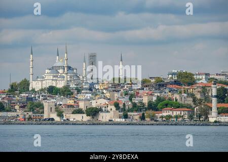 Istanbul, Turchia - 18 settembre 2024: La Moschea Blu, conosciuta anche con il suo nome ufficiale come Moschea del Sultano Ahmed a Istanbul, Turchia. Foto Stock