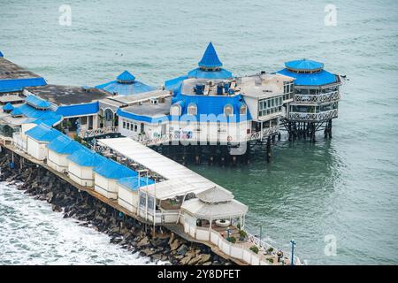 Il famoso ristorante la Rosa Náutica si trova sul bordo dell'Oceano Pacifico a Miraflores, Lima, Perù, Sud America. Foto Stock