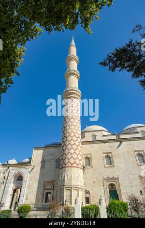 Edirne, Turchia - 3 ottobre 2024: La moschea UC Serefeli o moschea dei tre balconi a Edirne, Turchia. Foto Stock