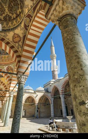 Edirne, Turchia - 3 ottobre 2024: La moschea UC Serefeli o moschea dei tre balconi a Edirne, Turchia. Foto Stock