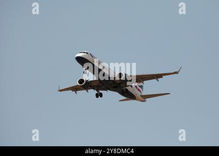 G-LCYT, Embraer E190SR, BA City Flyer, velivolo a corto raggio con BA. Sull’avvicinamento finale all’aeroporto East Midlands, Foto Stock