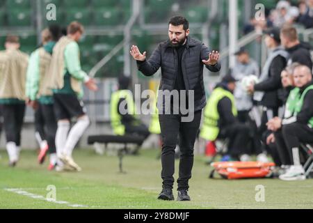 Varsavia, Polonia. 3 ottobre 2024. Allenatore Goncalo Feio del Legia Warszawa visto durante la partita di UEFA Conference League 2024/2025 tra Legia Warszawa - Real Betis Balompie al Marshall Jozef Pilsudskis Municipal Stadium di Legia Varsavia. Punteggio finale; Legia Warszawa 1:0 Real Betis Balompie. (Foto di Grzegorz Wajda/SOPA Images/Sipa USA) credito: SIPA USA/Alamy Live News Foto Stock