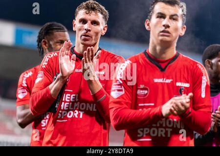 Helmond, Paesi Bassi. 4 ottobre 2024. HELMOND, PAESI BASSI - 4 OTTOBRE: Tobias Pachonik della Helmond Sport applaude per i tifosi durante la partita olandese Keuken Kampioen Divisie tra Helmond Sport e Jong Ajax al Lavans Stadion il 4 ottobre 2024 a Helmond, Paesi Bassi. (Foto di Joris Verwijst/Orange Pictures) credito: Orange Pics BV/Alamy Live News Foto Stock