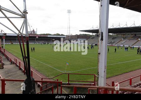 Rotherham, Regno Unito. 4 ottobre 2024. Vista generale dello stadio come Millmoor Stadium, l'ex sede del Rotherham United FC, è stata riaperta al pubblico. Il Rotherham United ha giocato l'ultima volta al Millmoor 16 anni fa, ma ora il Ghost Ground sta tornando in vita con il campo che viene messo a disposizione delle squadre locali. Credito: SOPA Images Limited/Alamy Live News Foto Stock