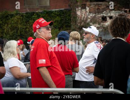 Roma, Georgia, Stati Uniti. 4 ottobre 2024. Il candidato repubblicano alla Vicepresidenza J.D. Vance ha fatto campagne al raduno a Roma, Georgia. (Immagine di credito: © Robin Rayne/ZUMA Press Wire) SOLO PER USO EDITORIALE! Non per USO commerciale! Crediti: ZUMA Press, Inc./Alamy Live News Foto Stock