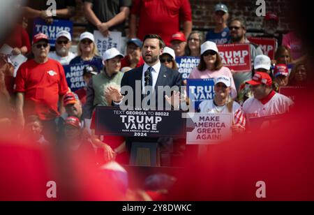 Roma, Georgia, Stati Uniti. 4 ottobre 2024. Il candidato repubblicano alla Vicepresidenza J.D. Vance ha fatto campagne al raduno a Roma, Georgia. (Immagine di credito: © Robin Rayne/ZUMA Press Wire) SOLO PER USO EDITORIALE! Non per USO commerciale! Crediti: ZUMA Press, Inc./Alamy Live News Foto Stock