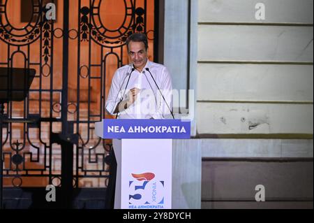 Partito governante nuova democrazia celebra il 50° anniversario il primo ministro greco Kyriakos Mitsotakis parla ai sostenitori durante la celebrazione del 50° anniversario del partito politico al governo nuova democrazia. Atene Grecia Copyright: XNicolasxKoutsokostasxNicolasxKoutsokostasx DSC 202410040251 Foto Stock