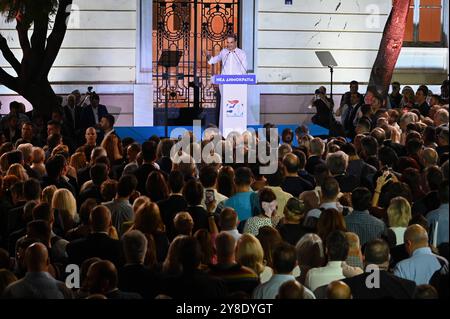 Partito governante nuova democrazia celebra il 50° anniversario il primo ministro greco Kyriakos Mitsotakis parla ai sostenitori durante la celebrazione del 50° anniversario del partito politico al governo nuova democrazia. Atene Grecia Copyright: XNicolasxKoutsokostasxNicolasxKoutsokostasx DSC 202410040765 Foto Stock